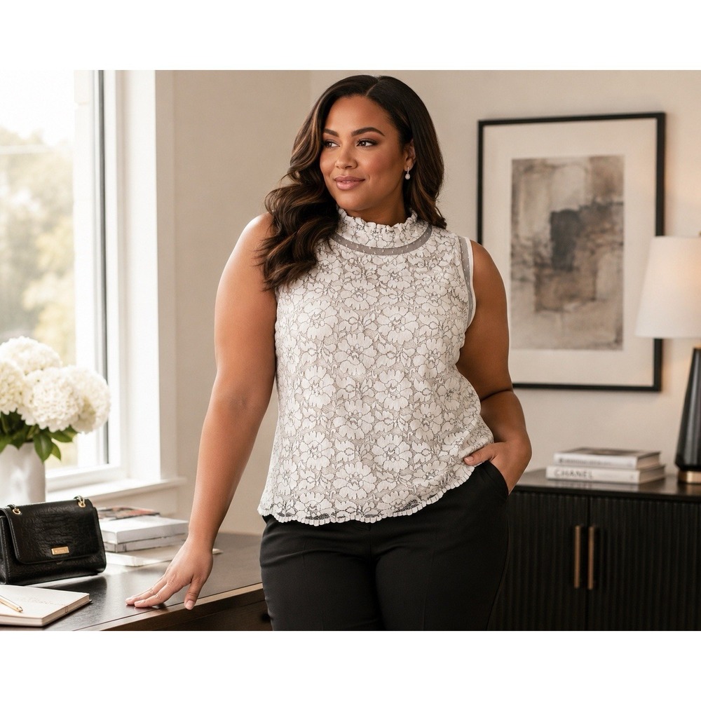 Torrid Lace Shell Blouse Size 2 White Gray‎ Floral Sleeveless Illusion Neck Plus